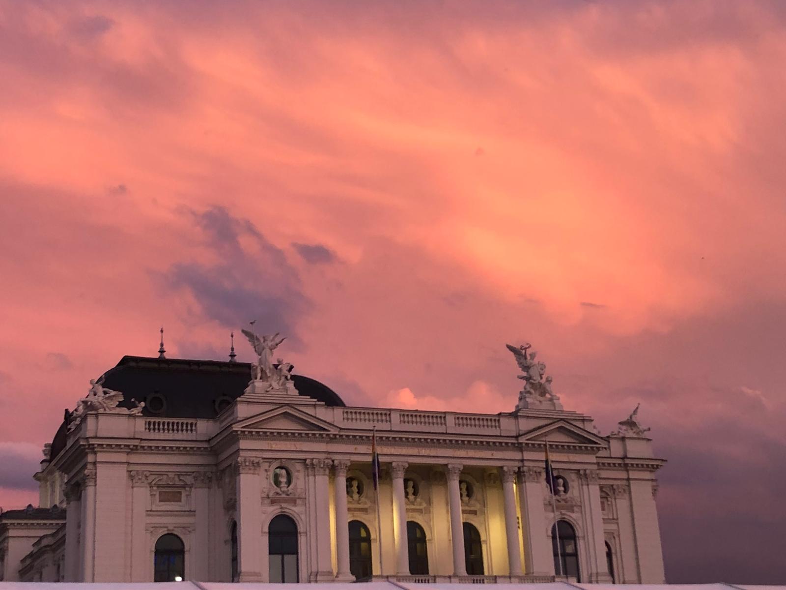 Sunset Notes from Zurich — 04: When the Sky Turns Red